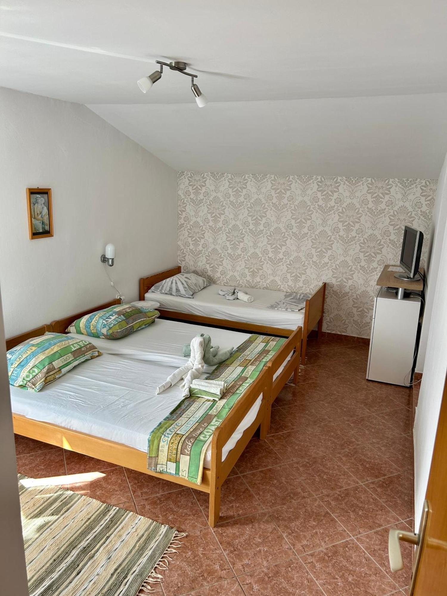 Apartments Tatjana Pag Town Εξωτερικό φωτογραφία